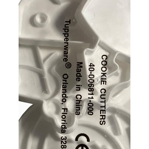 Tupperware White Plastic Holiday Cookie Cutters Set Of 10 Halloween Valentines - Picture 2 of 12